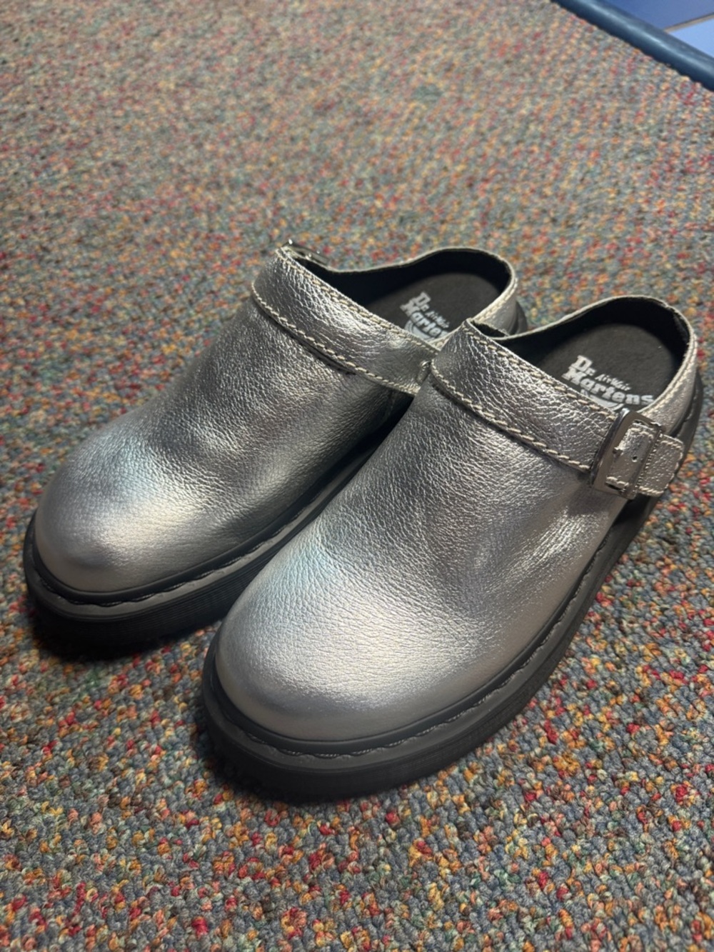 Dr. Martens Silver Metallic Leather Mule Clogs with Black Platform - Picture 2 of 5